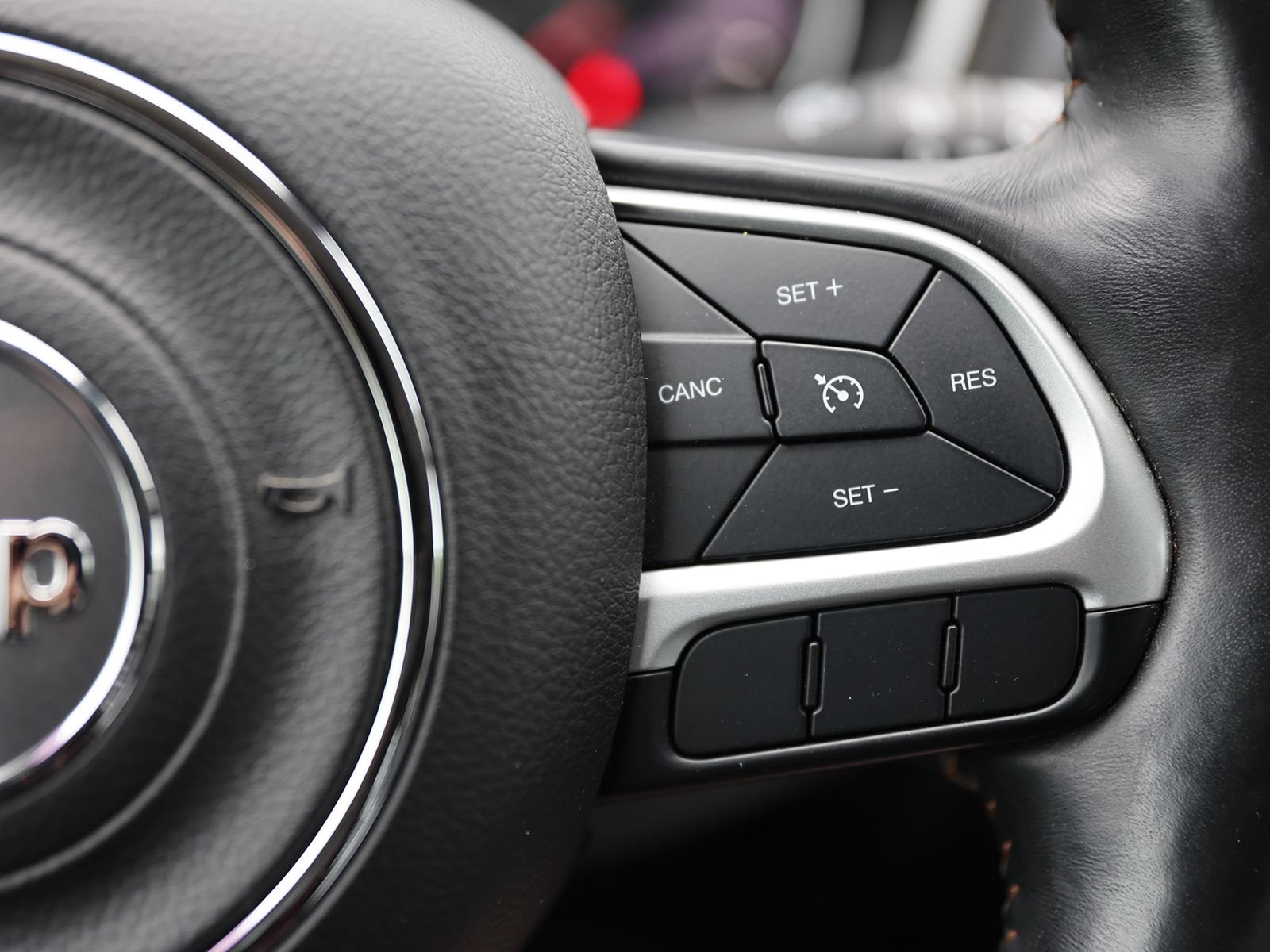 Used 2018 Jeep Compass Latitude AWD/4WD image 39