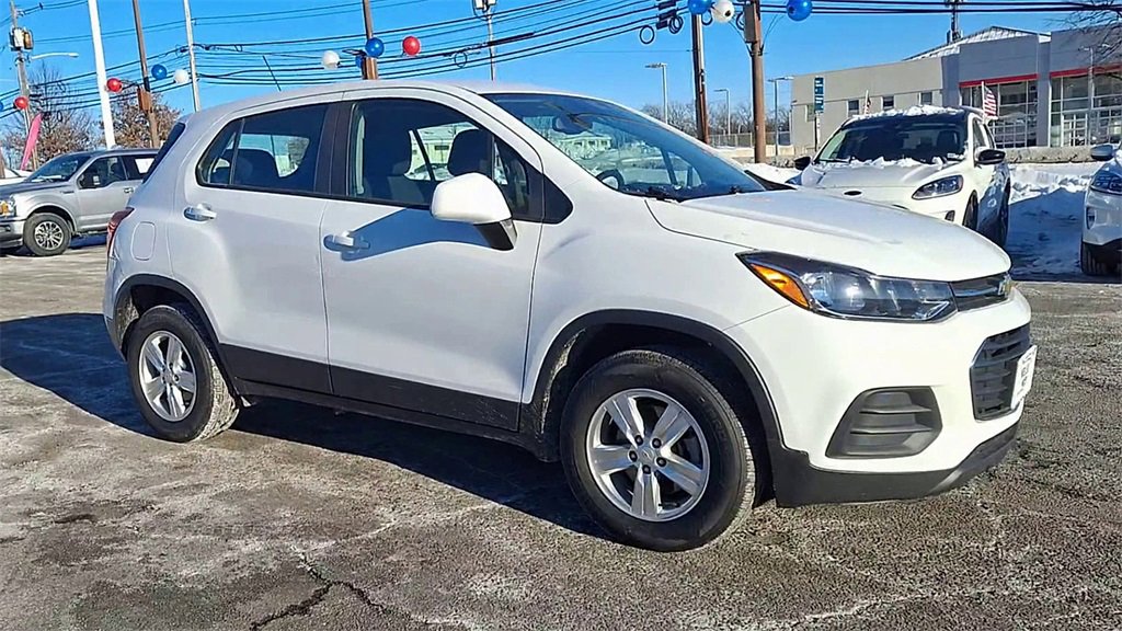 Used 2018 Chevrolet Trax LS image 2