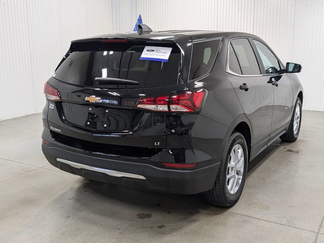 Used 2023 Chevrolet Equinox LT image 2