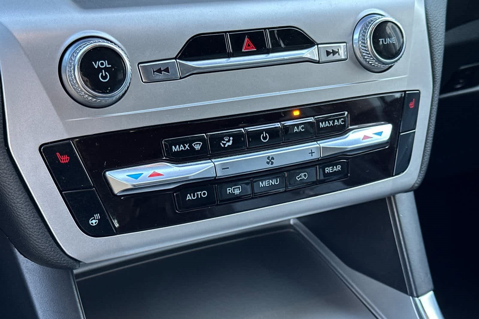 Certified 2022 Ford Explorer XLT w/ Equipment Group 202A image 23