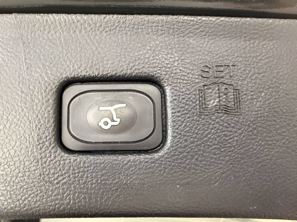 Certified 2024 Ford Edge SEL w/ Convenience Package AWD/4WD image 11