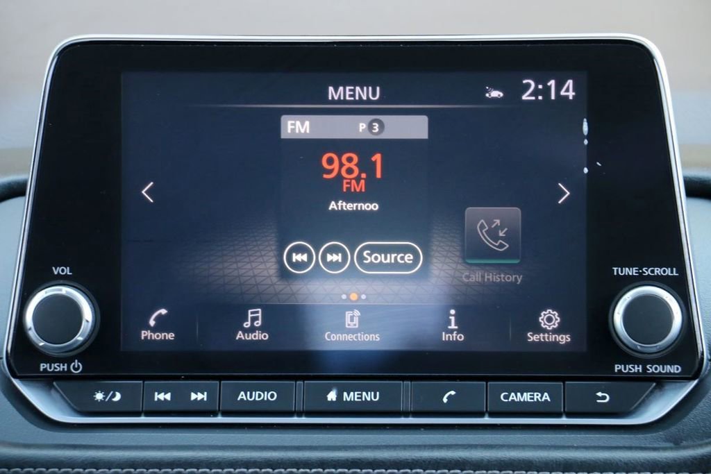 Used 2023 Nissan Rogue SV image 25