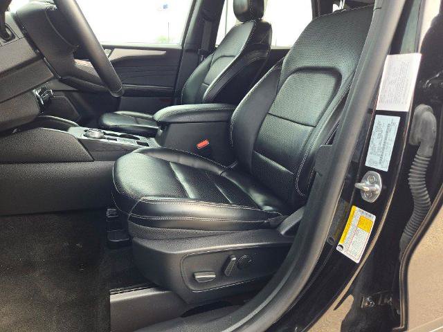 Certified 2024 Ford Escape Platinum AWD/4WD image 19