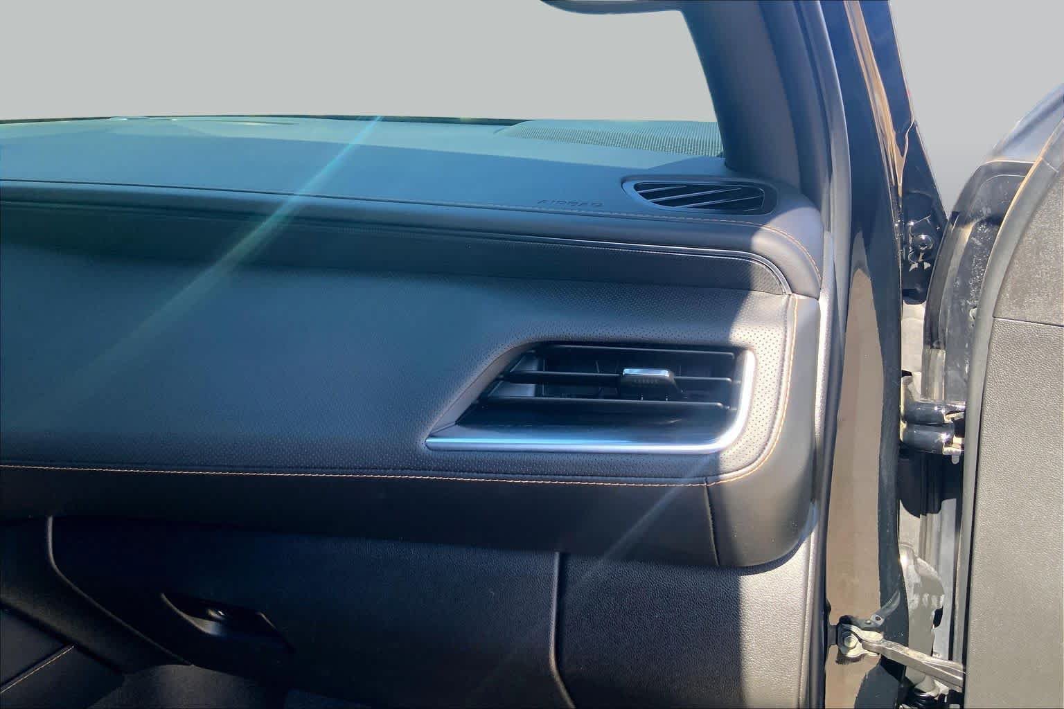 Used 2024 GMC Yukon AT4 w/ AT4 Premium Plus Package AWD/4WD image 19