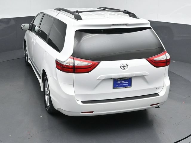 Used 2018 Toyota Sienna LE FWD image 46