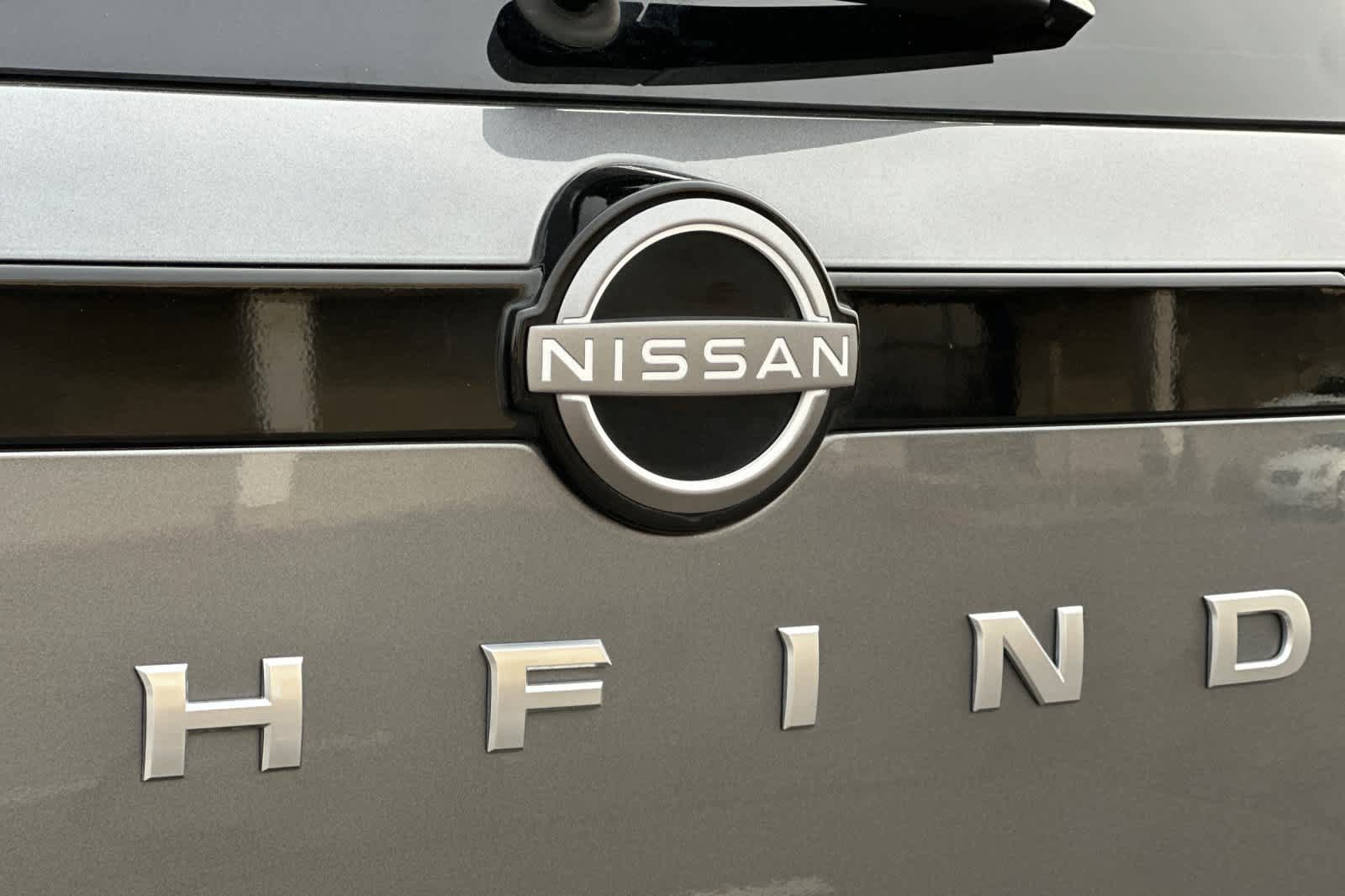 Used 2025 Nissan Pathfinder S FWD image 28