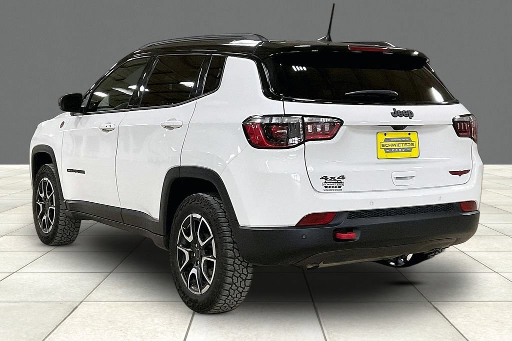 Used 2025 Jeep Compass Trailhawk AWD/4WD image 11