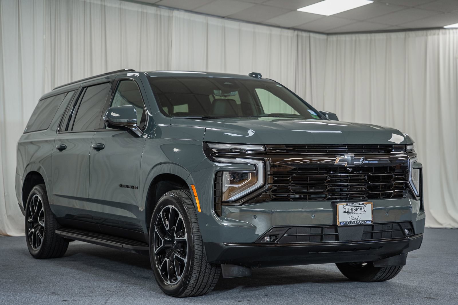 Used 2025 Chevrolet Suburban RST w/ Advanced Technology Package image 1