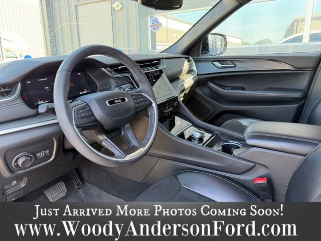 Used 2024 Jeep Grand Cherokee Altitude AWD/4WD image 8