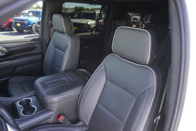 Used 2023 GMC Yukon XL SLT w/ SLT Premium Package image 10