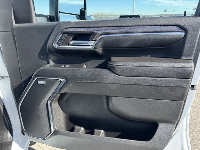 Used 2024 Chevrolet Silverado 2500 LTZ w/ LTZ Convenience Package image 36