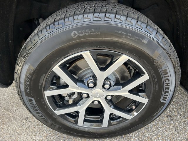 Used 2024 Jeep Grand Cherokee L Limited w/ Luxury Tech Group II image 12