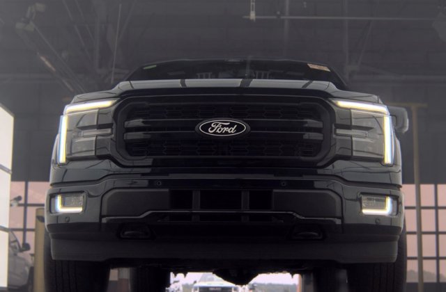 Certified 2024 Ford F150 Lariat w/ FX4 Off-Road Package AWD/4WD image 3