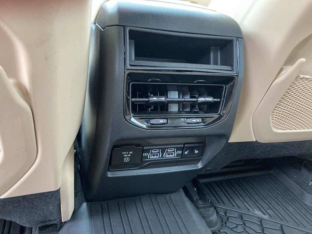 Used 2023 Jeep Grand Cherokee Limited w/ Luxury Tech Group II AWD/4WD image 12