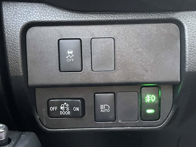 Used 2020 Toyota Tacoma SR AWD/4WD image 17