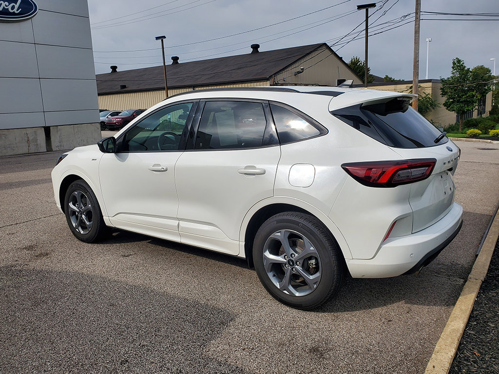 Certified 2023 Ford Escape ST-Line w/ Tech Pack #1 AWD/4WD image 3