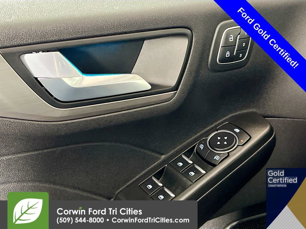 Certified 2022 Ford Escape Titanium w/ Class II Trailer Tow Package image 15