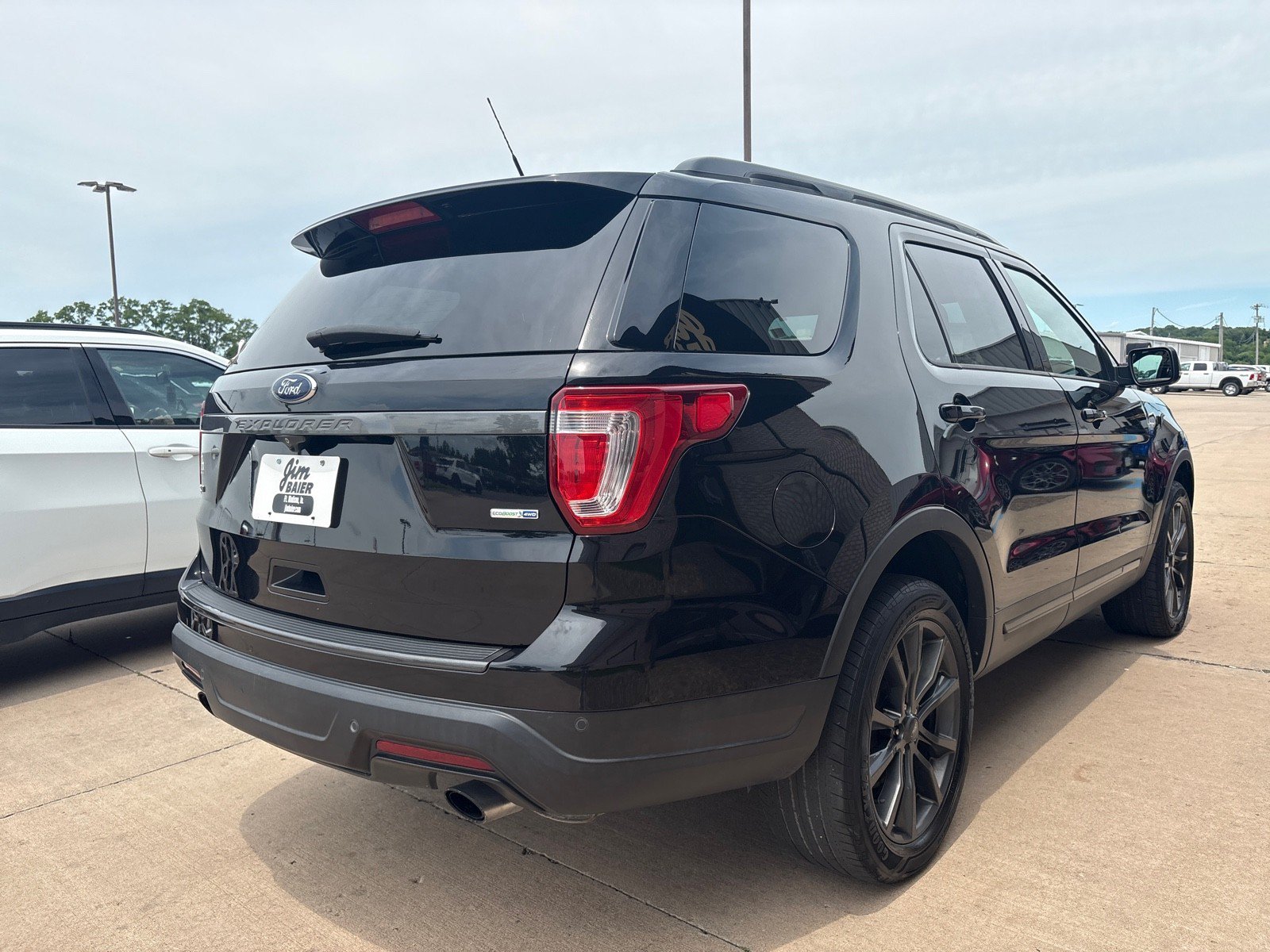 Certified 2019 Ford Explorer XLT w/ XLT Sport Appearance Package AWD/4WD image 8