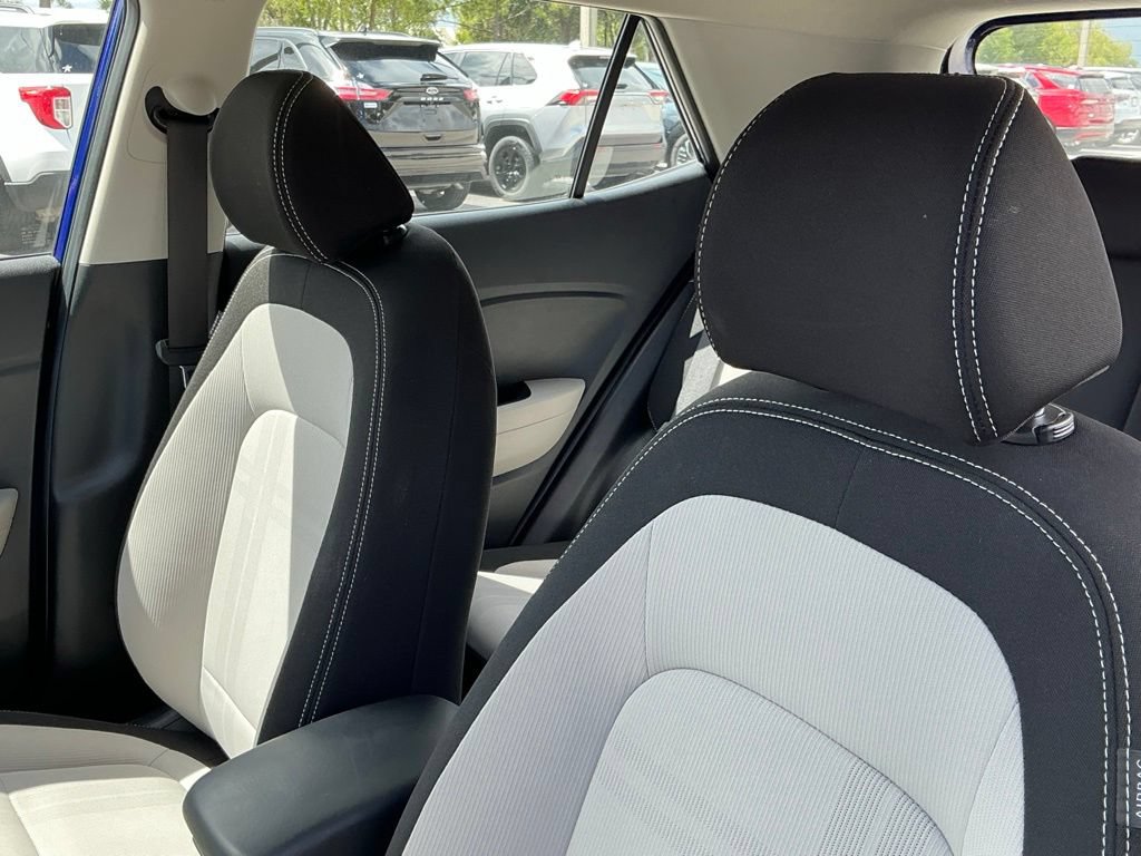 Used 2025 Hyundai Venue SEL FWD image 25