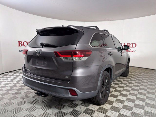Used 2019 Toyota Highlander SE FWD image 12