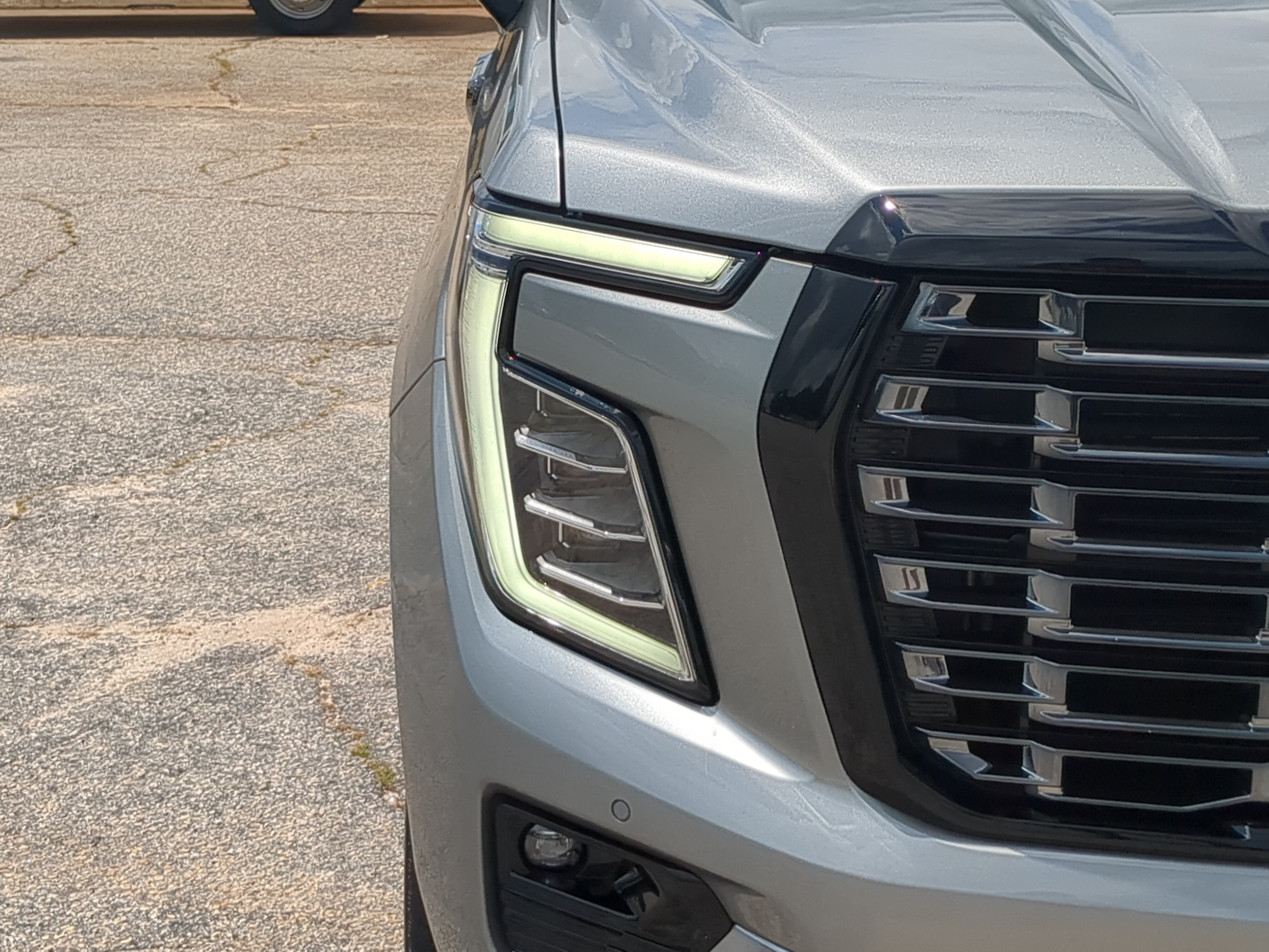 Used 2025 GMC Yukon XL Denali Ultimate w/ LPO, Floor Liner Package AWD/4WD image 8