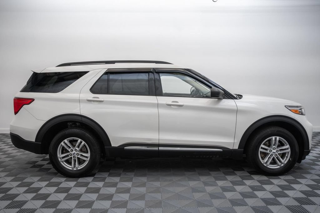 Certified 2023 Ford Explorer XLT w/ Equipment Group 202A AWD/4WD image 4