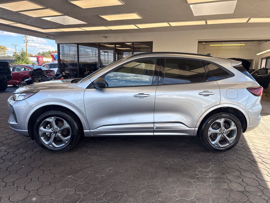Certified 2024 Ford Escape ST-Line w/ Tech Pack #1 AWD/4WD image 9