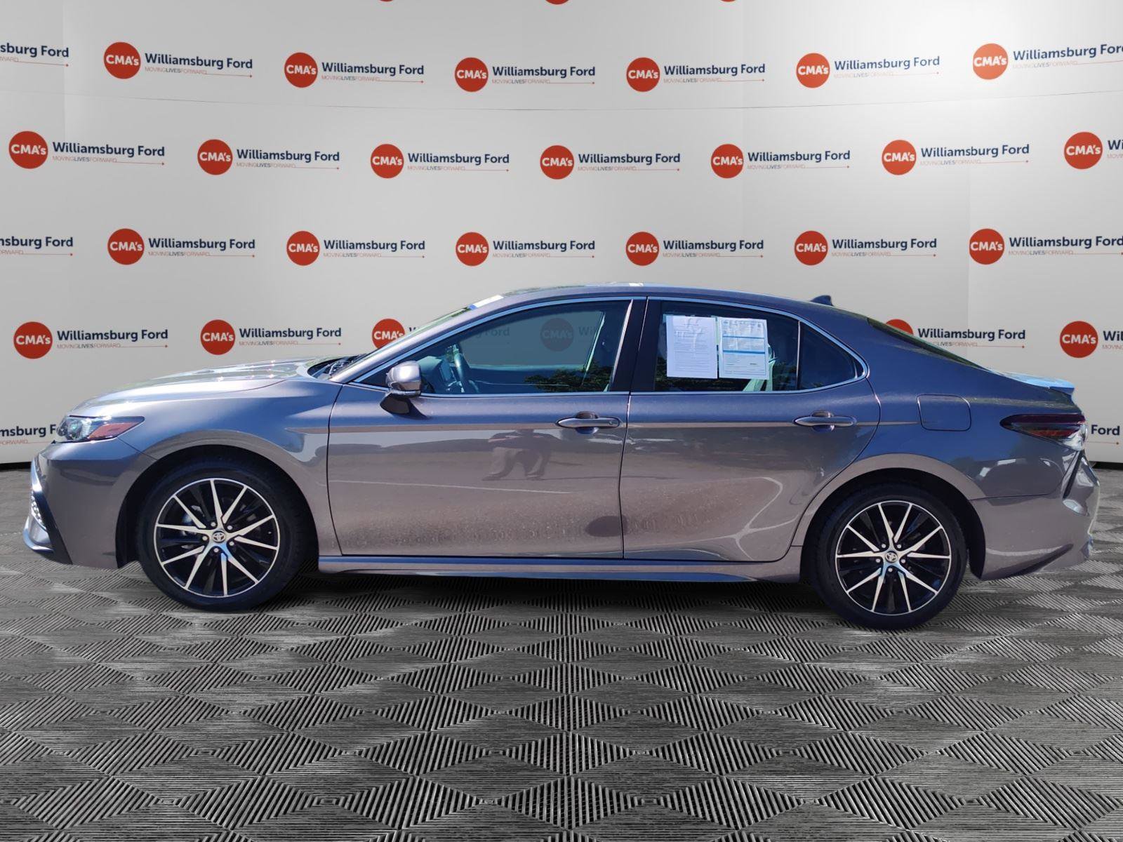 Used 2024 Toyota Camry SE w/ Cold Weather Package FWD image 2