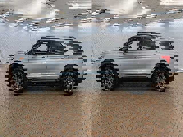 Certified 2021 Ford Explorer XLT w/ Equipment Group 202A image 4