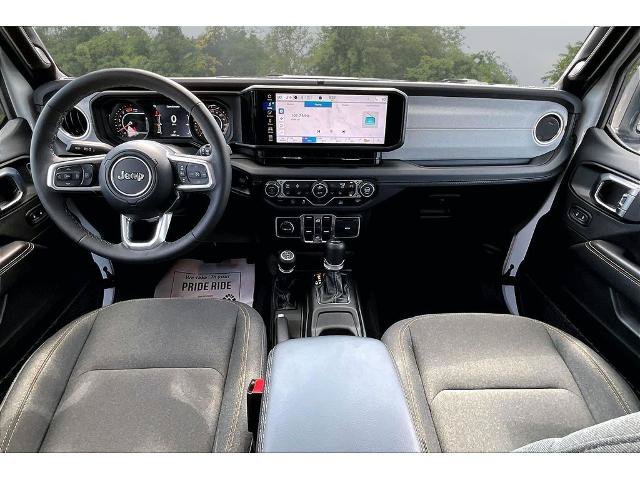 Used 2025 Jeep Wrangler Unlimited Sahara AWD/4WD image 7