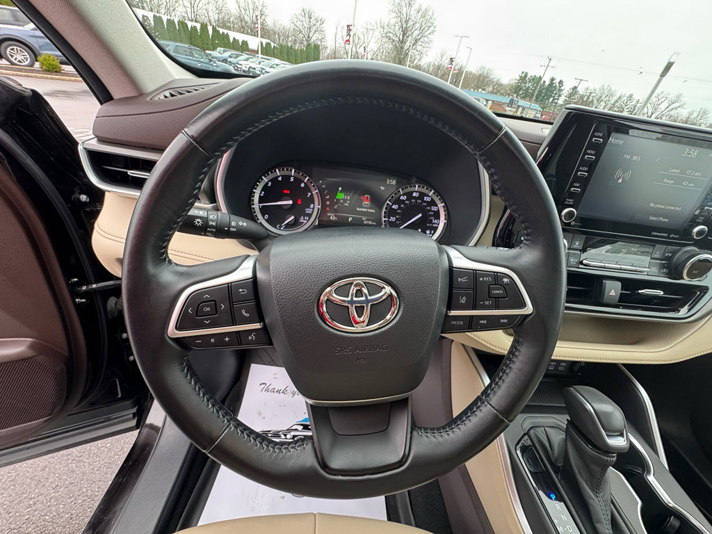 Used 2022 Toyota Highlander XLE AWD/4WD image 21