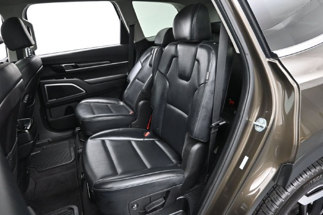 Used 2025 Kia Telluride S FWD image 27