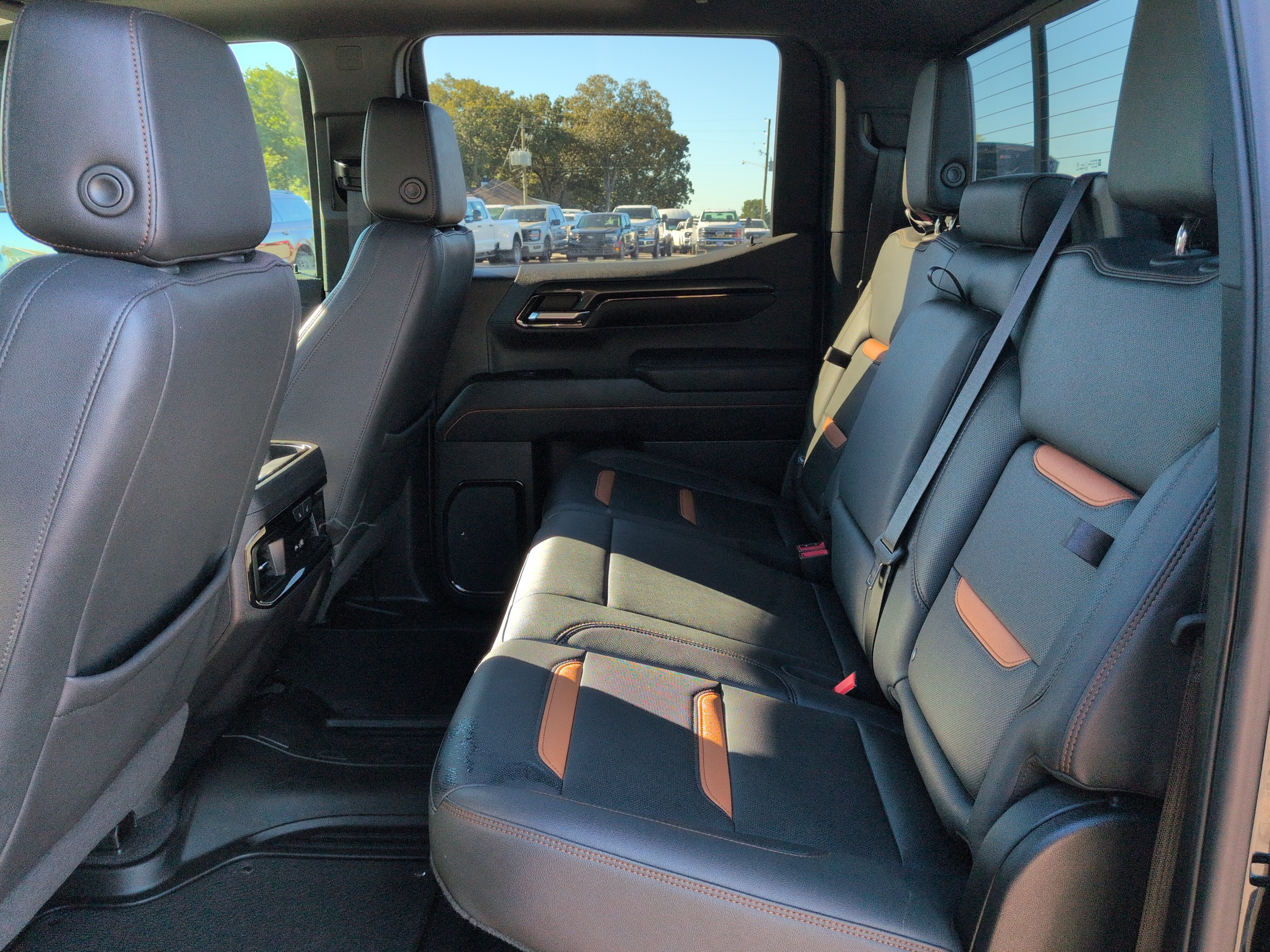 Used 2023 GMC Sierra 1500 AT4 w/ Technology Package AWD/4WD image 12