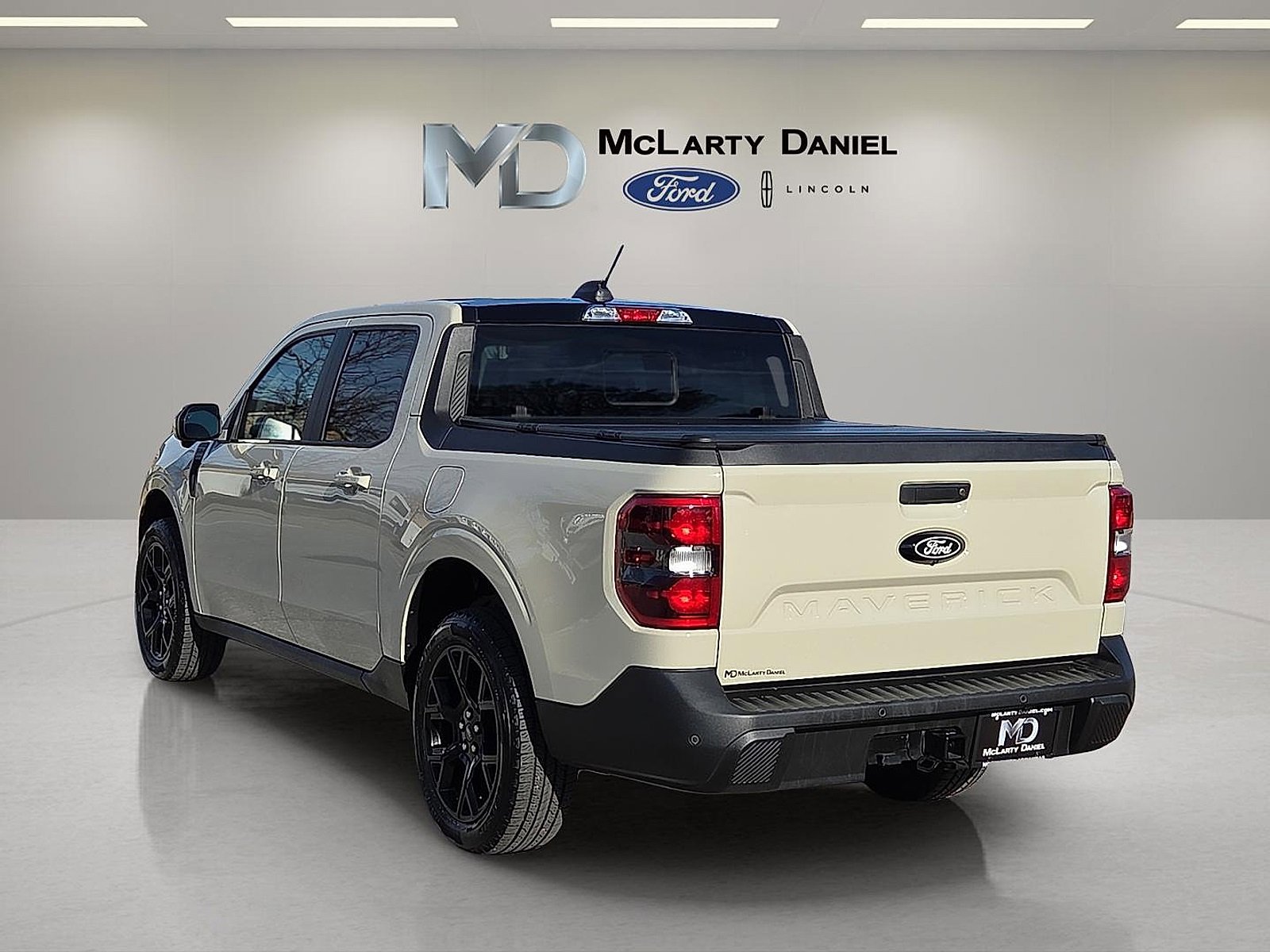 Certified 2025 Ford Maverick Lariat w/ Black Appearance Package image 4