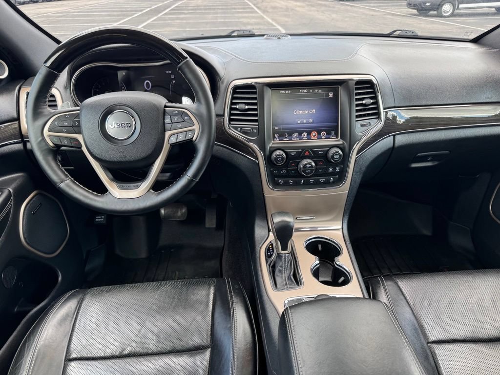 Used 2017 Jeep Grand Cherokee Overland w/ Jeep Active Safety Group AWD/4WD image 31