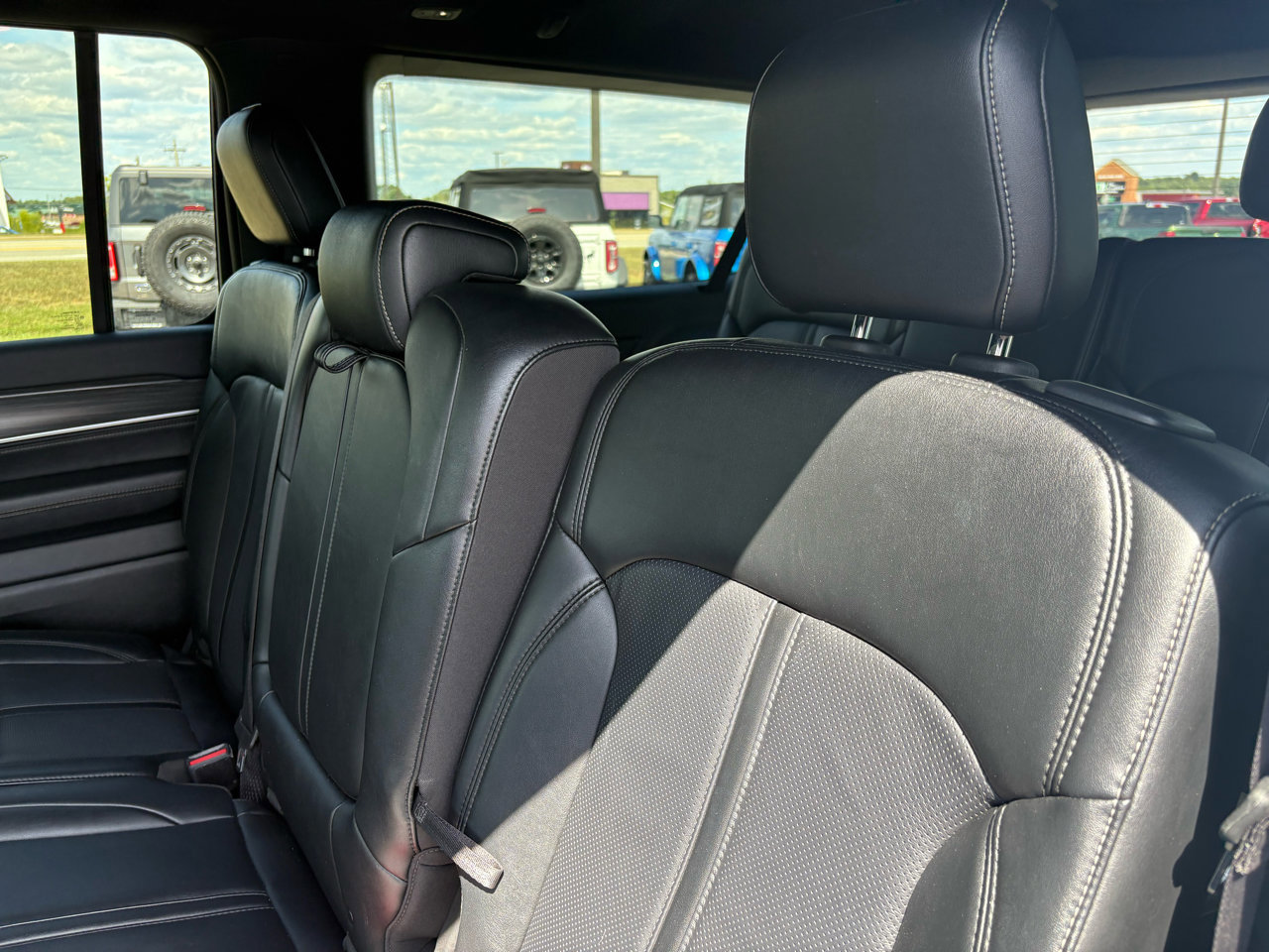 Used 2024 Jeep Wagoneer L Series II w/ Flexible Seating Group image 40