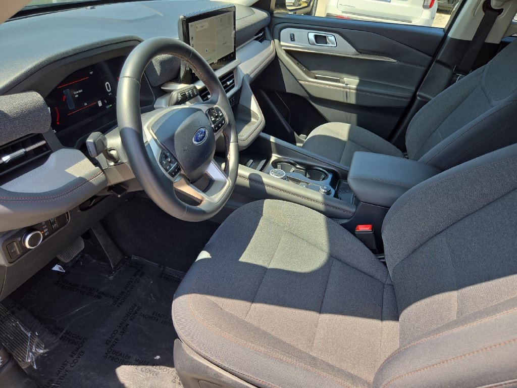 Certified 2025 Ford Explorer Active AWD/4WD image 9