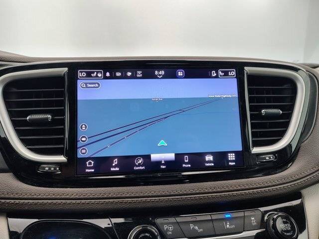 Used 2021 Chrysler Pacifica Touring-L w/ Uconnect Theater Family Group FWD image 4