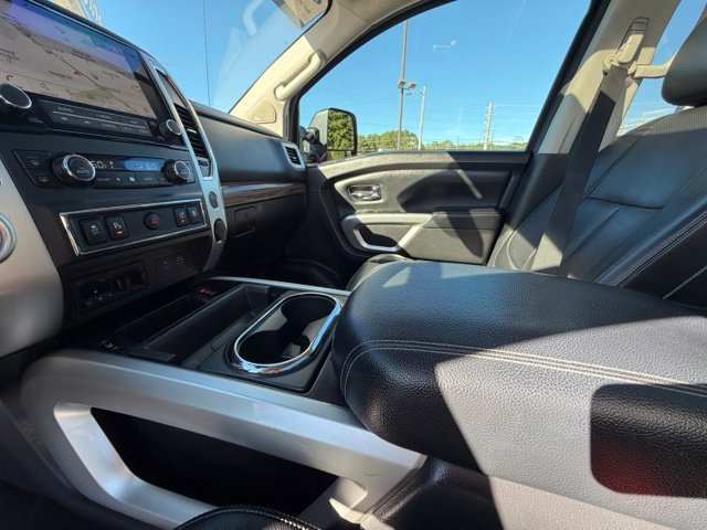 Used 2020 Nissan Titan SL w/ Moonroof Package RWD image 20