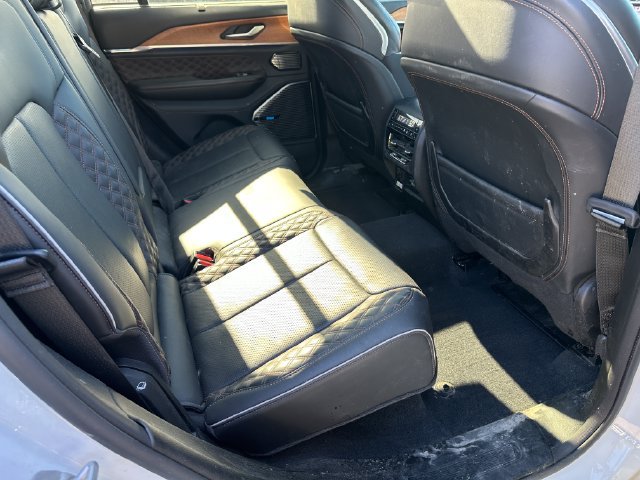 Used 2022 Jeep Grand Cherokee Summit AWD/4WD image 10