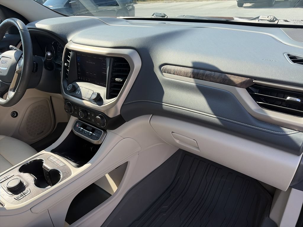 Used 2020 GMC Acadia Denali w/ Technology Package FWD image 32