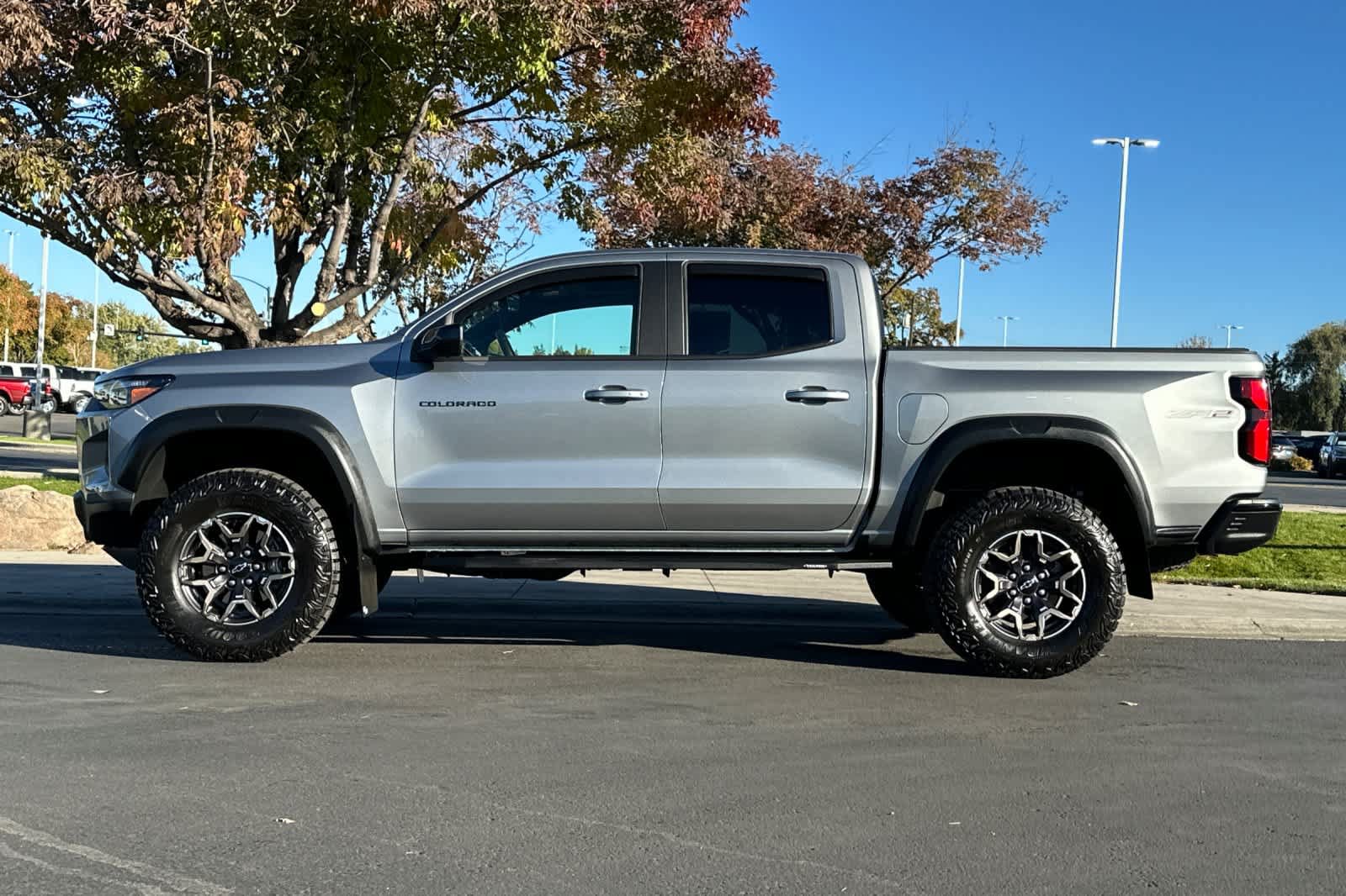 Used 2026 Chevrolet Colorado ZR2 w/ Technology Package AWD/4WD image 5