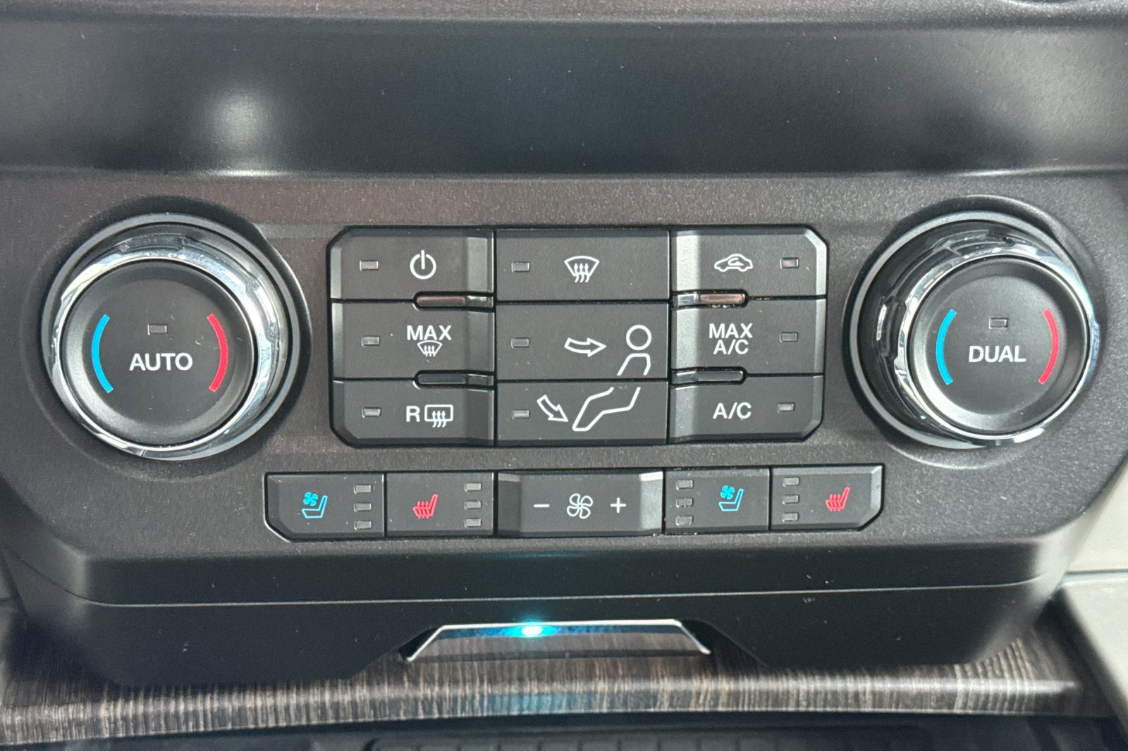 Certified 2021 Ford F350 Lariat w/ Tremor Off-Road Package image 20