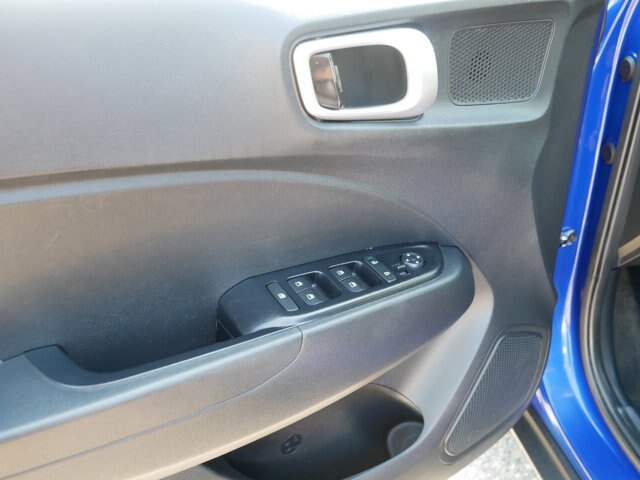 Used 2022 Hyundai Venue SEL FWD image 15