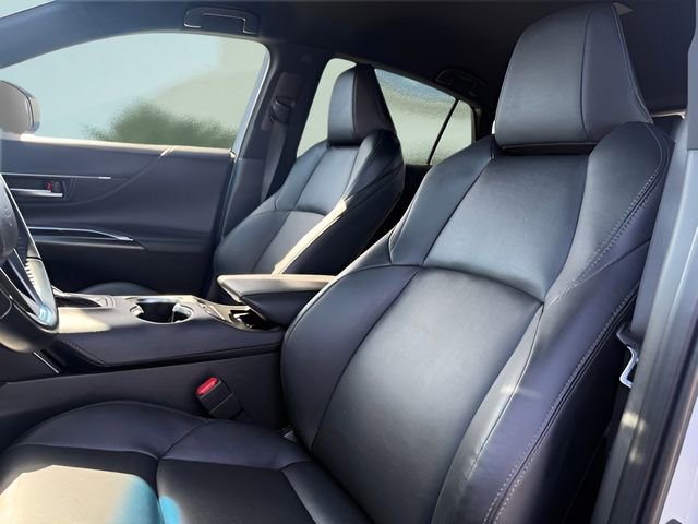 Used 2024 Toyota Venza XLE image 16