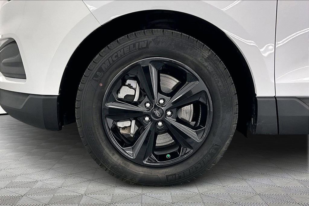 Certified 2024 Ford Edge SE image 11