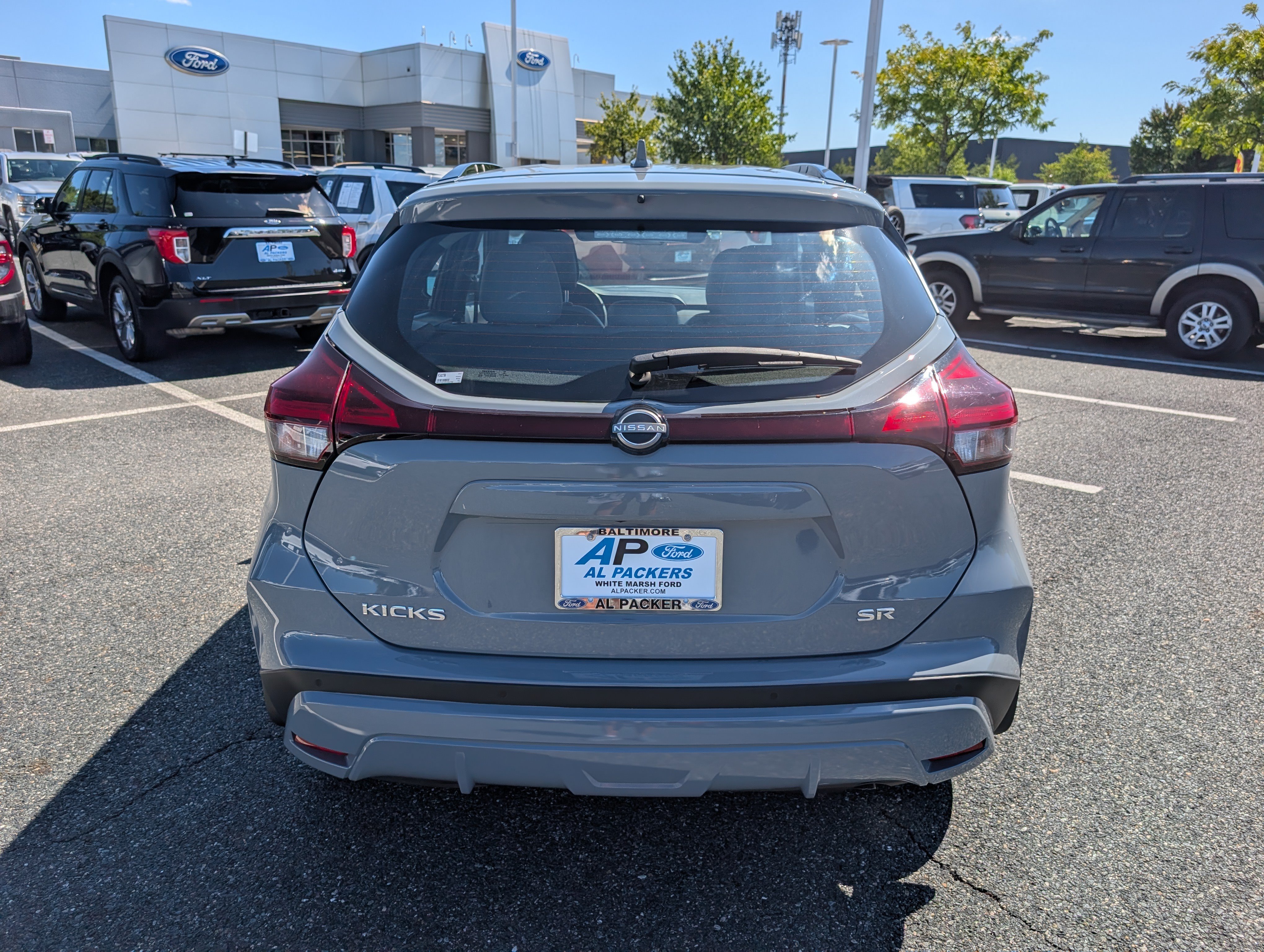 Used 2023 Nissan Kicks SR w/ SR Premium Package FWD image 4