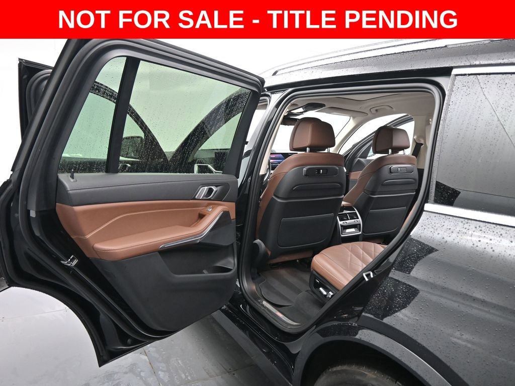 Used 2023 BMW X7 xDrive40i w/ Parking Assistance Package image 15