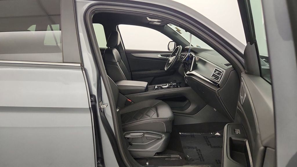 Used 2024 Volkswagen Atlas Cross Sport SE w/ Black Wheel Package AWD/4WD image 29
