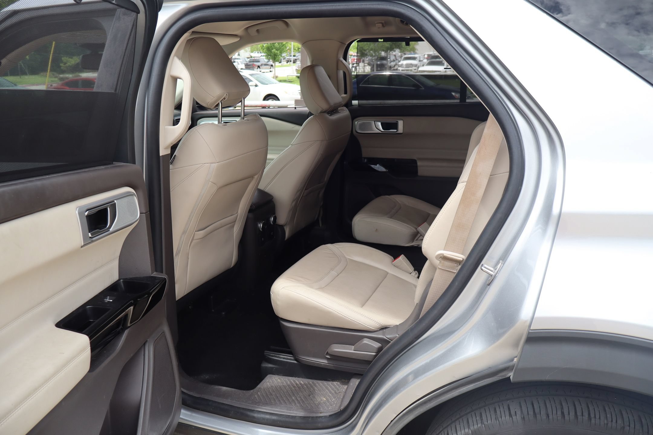 Certified 2022 Ford Explorer Platinum w/ Equipment Group 601A RWD image 25